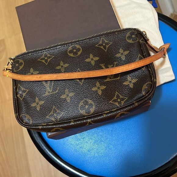 Louis Vuitton Pochette Acessories - Picture 7 of 13